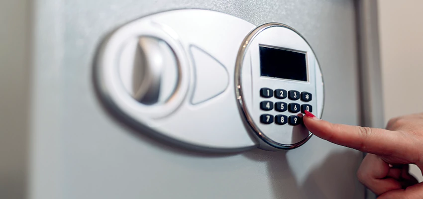 Jewelry Safe Cracking in Winton, California